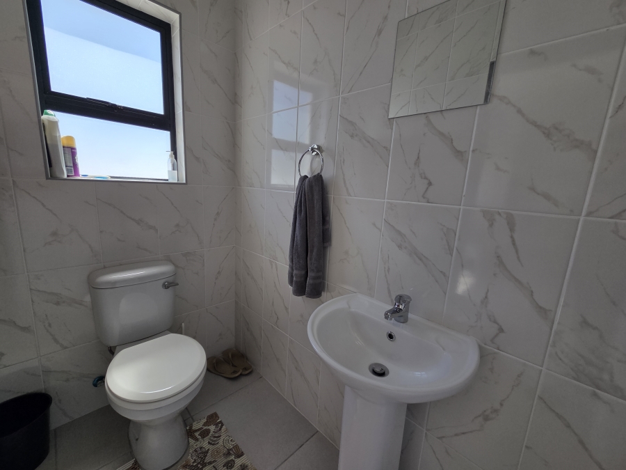 4 Bedroom Property for Sale in Harbour Lights Western Cape